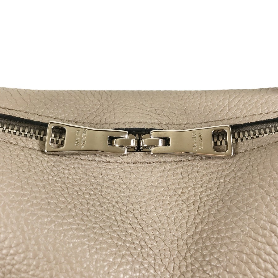 プラダ ハンドバッグ