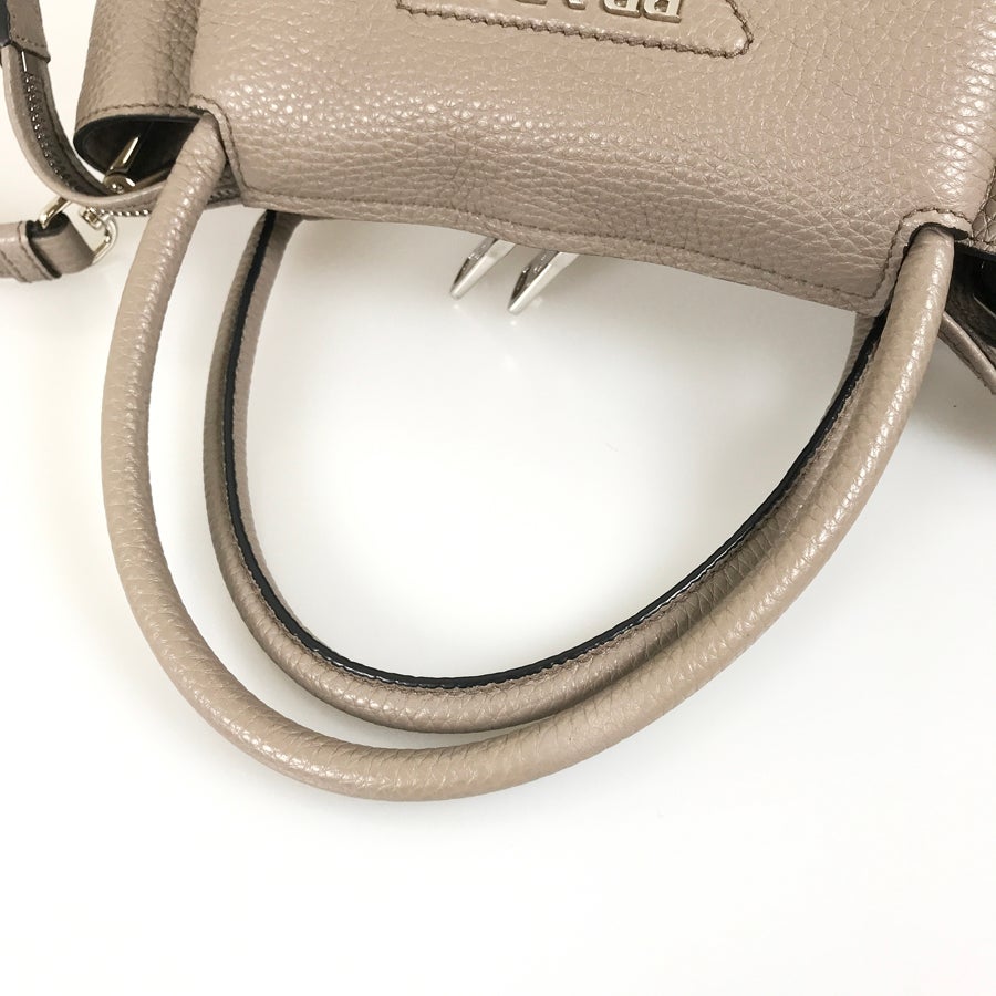 プラダ ハンドバッグ