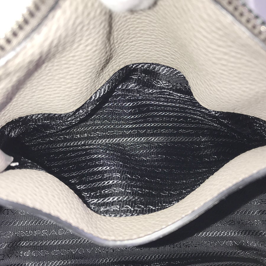 プラダ ハンドバッグ