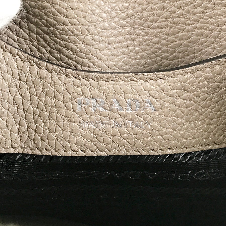 プラダ ハンドバッグ