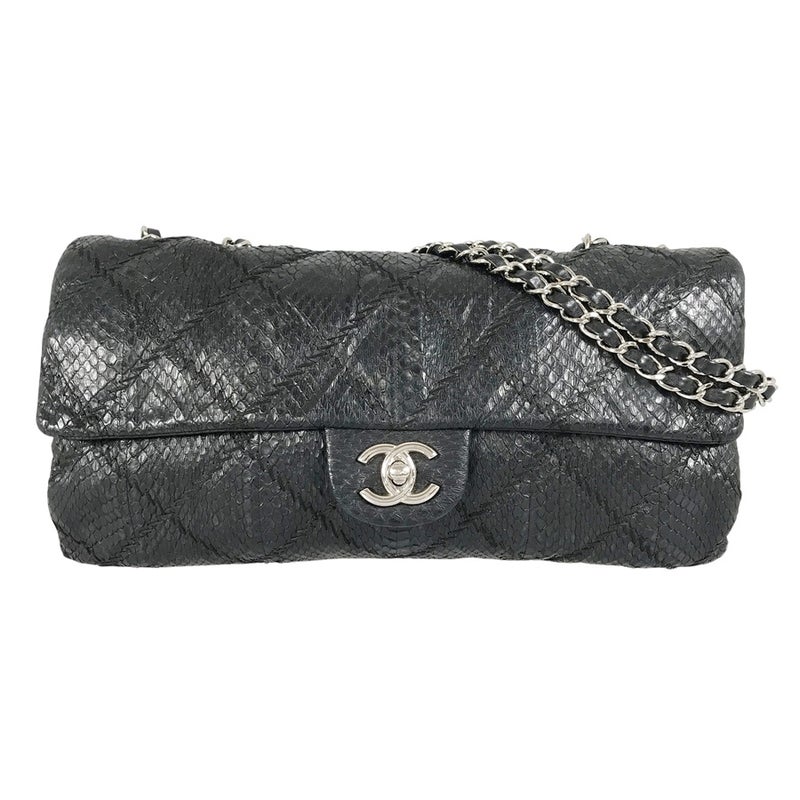 シャネル ショルダーバッグ