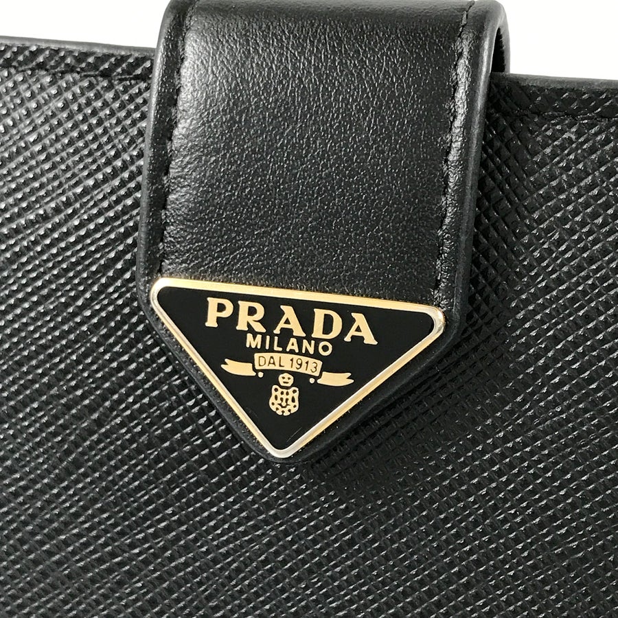 プラダ 二つ折り財布