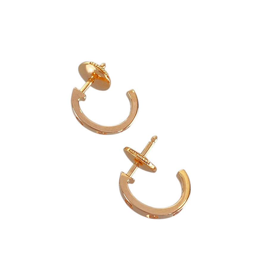 カルティエ ピアス