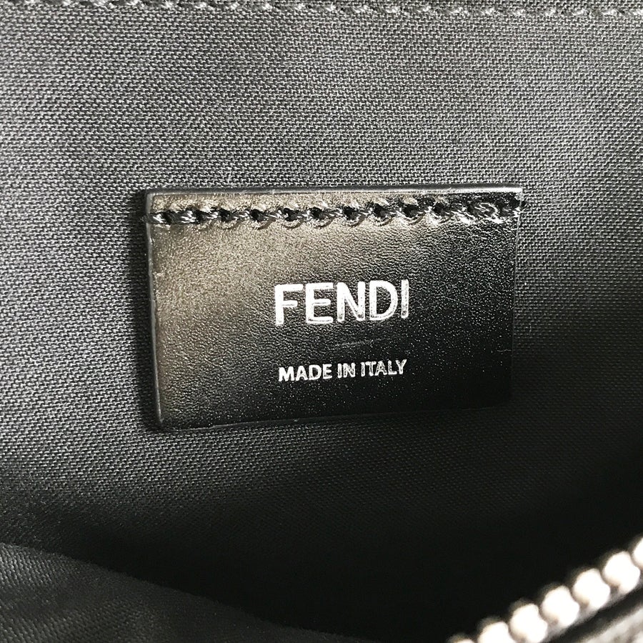 フェンディ ボディバッグ
