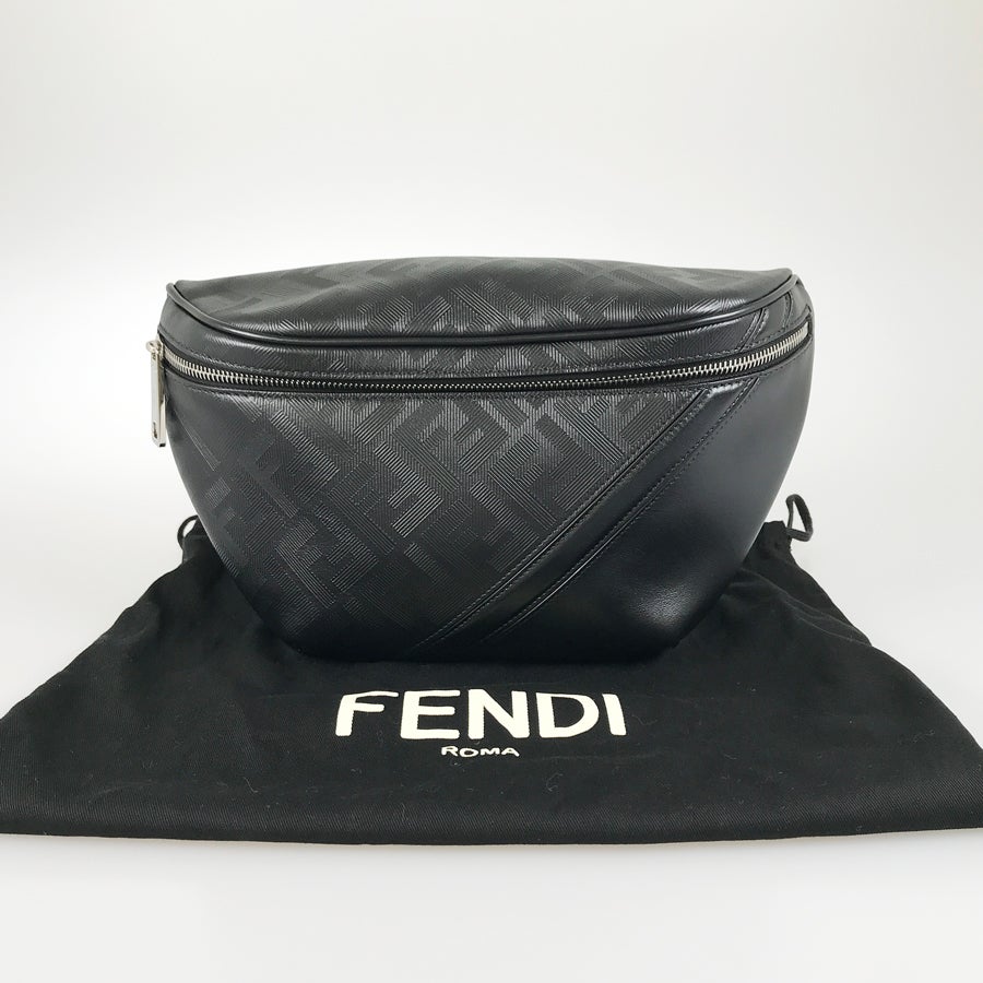 フェンディ ボディバッグ