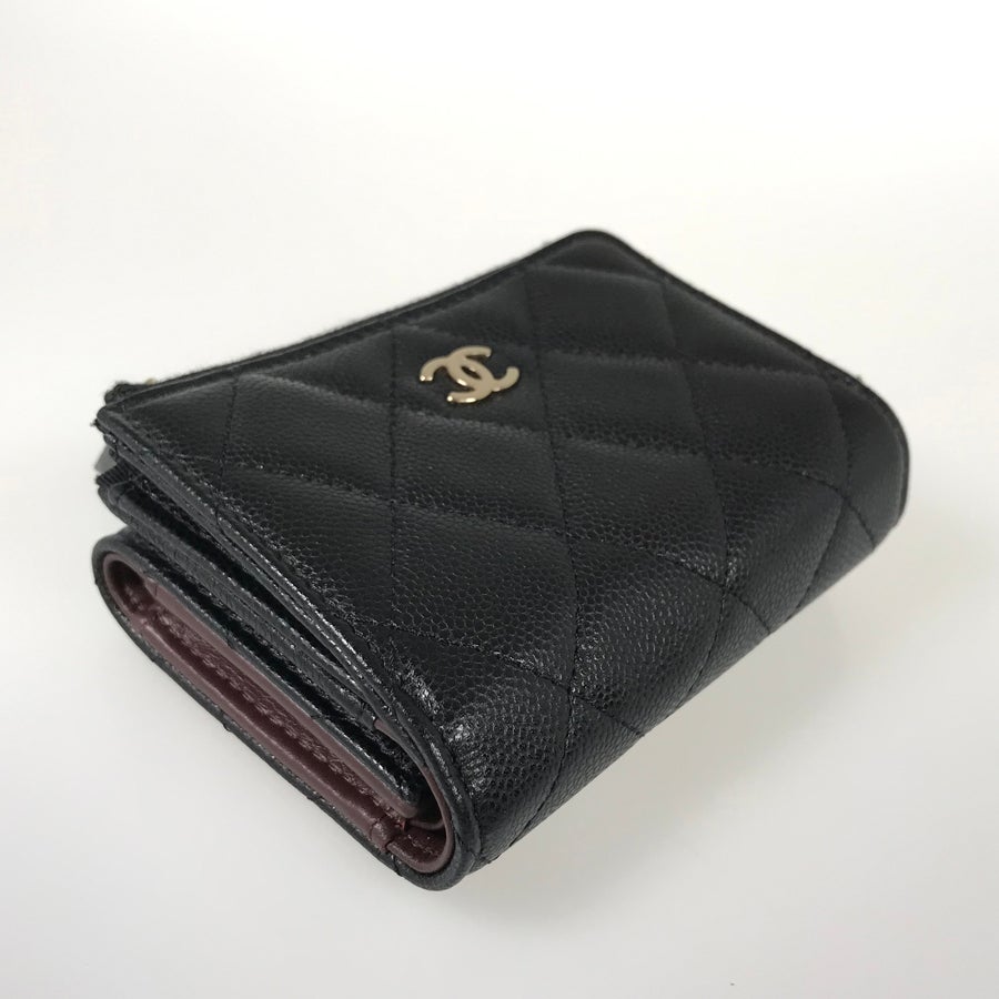 シャネル 三つ折り財布