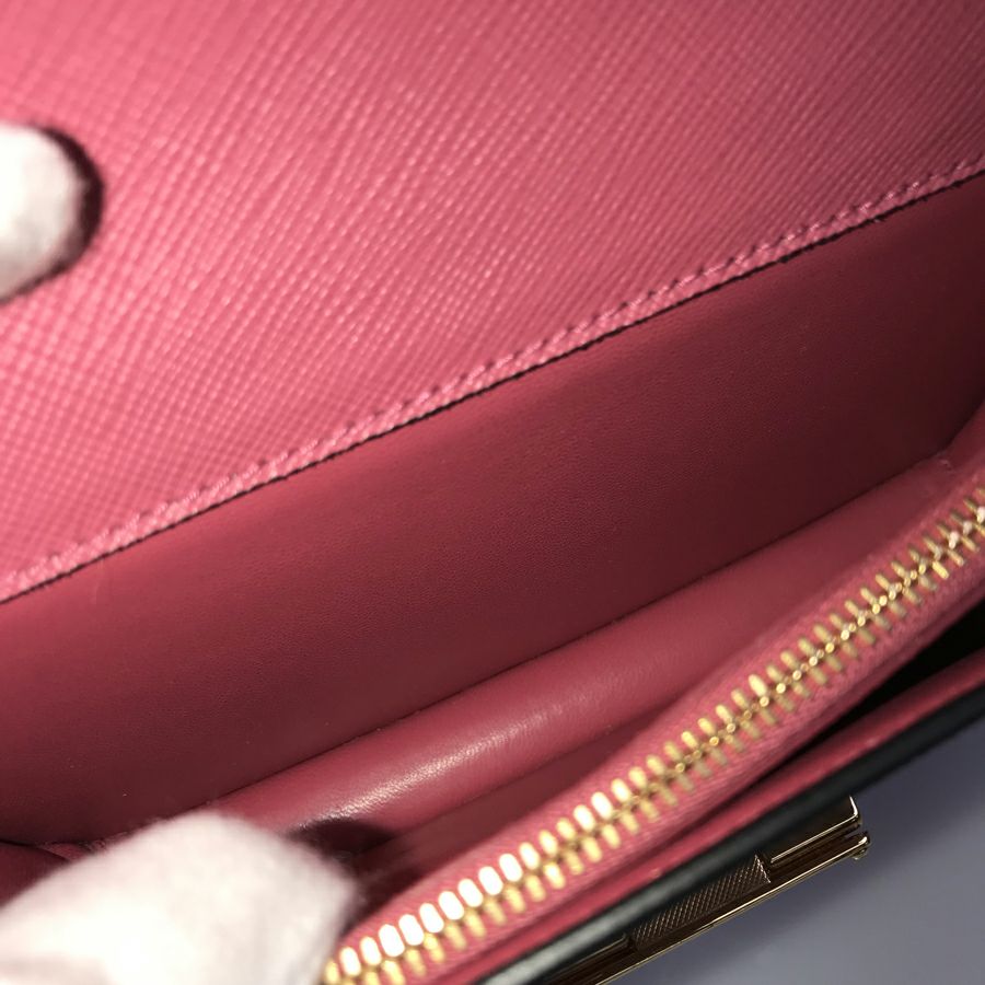 プラダ ショルダーバッグ