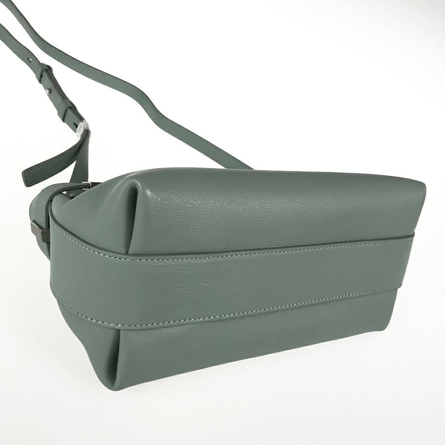 サルヴァトーレフェラガモ ショルダーバッグ