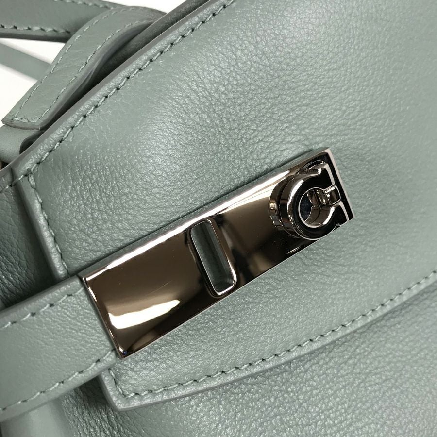 サルヴァトーレフェラガモ ショルダーバッグ