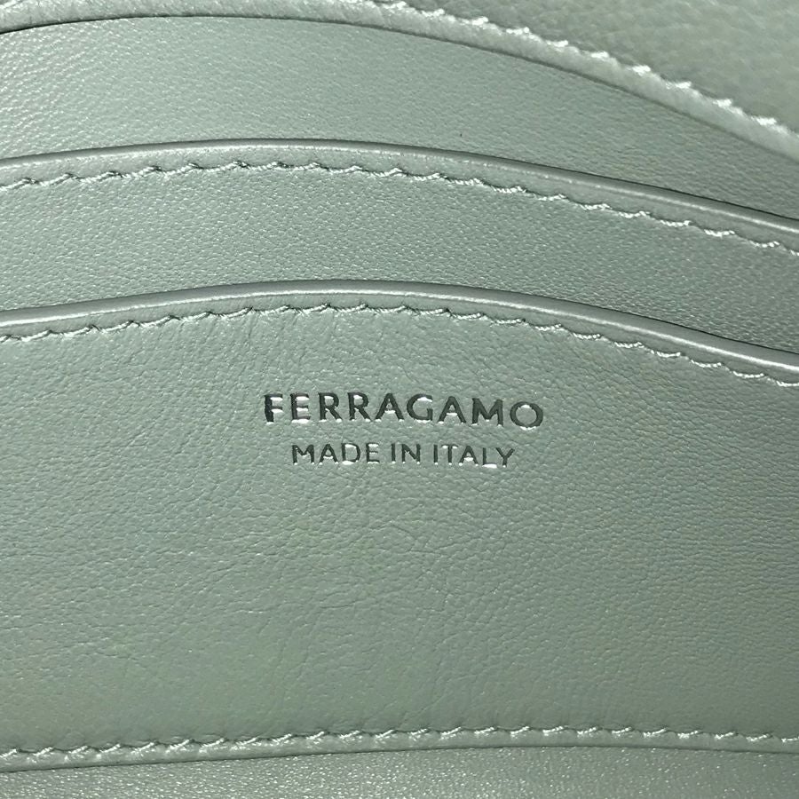 サルヴァトーレフェラガモ ショルダーバッグ