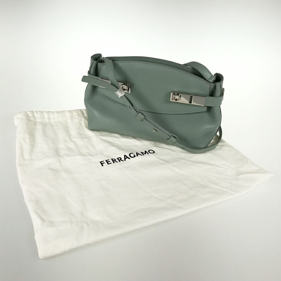 サルヴァトーレフェラガモ ショルダーバッグ