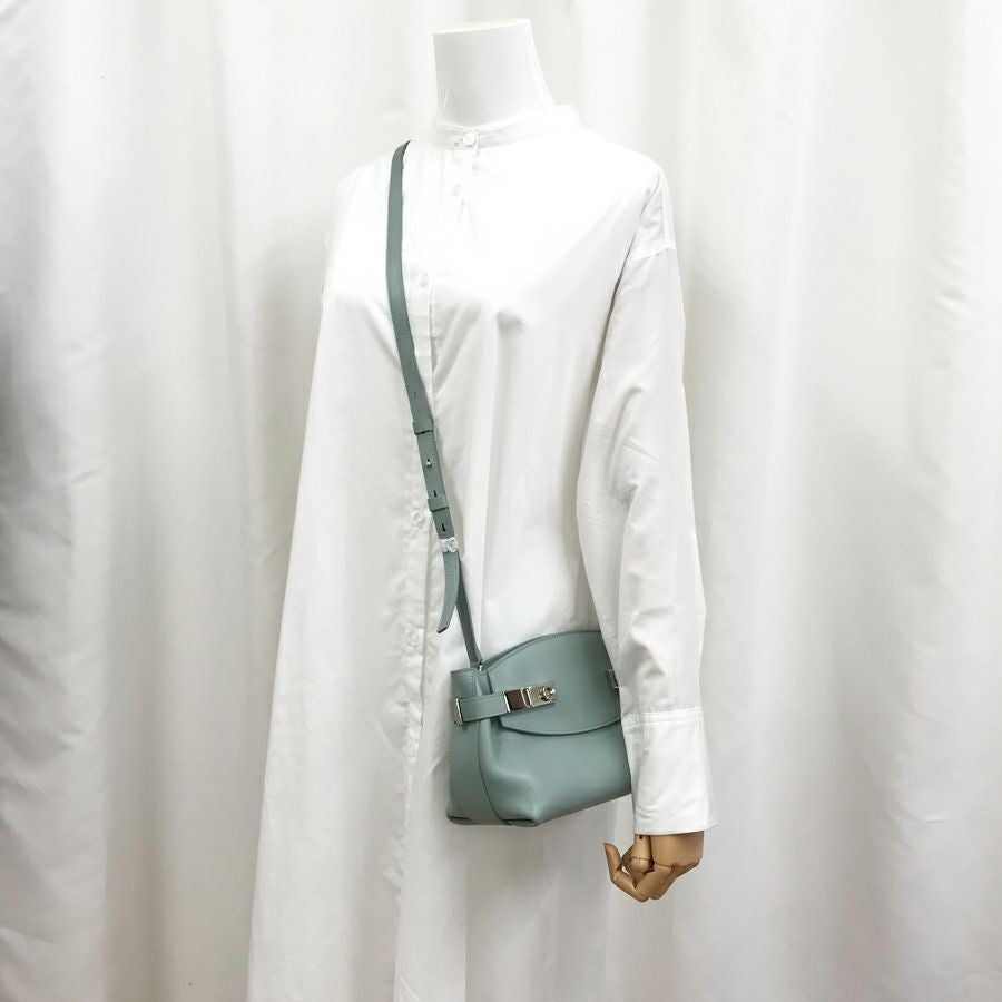 サルヴァトーレフェラガモ ショルダーバッグ