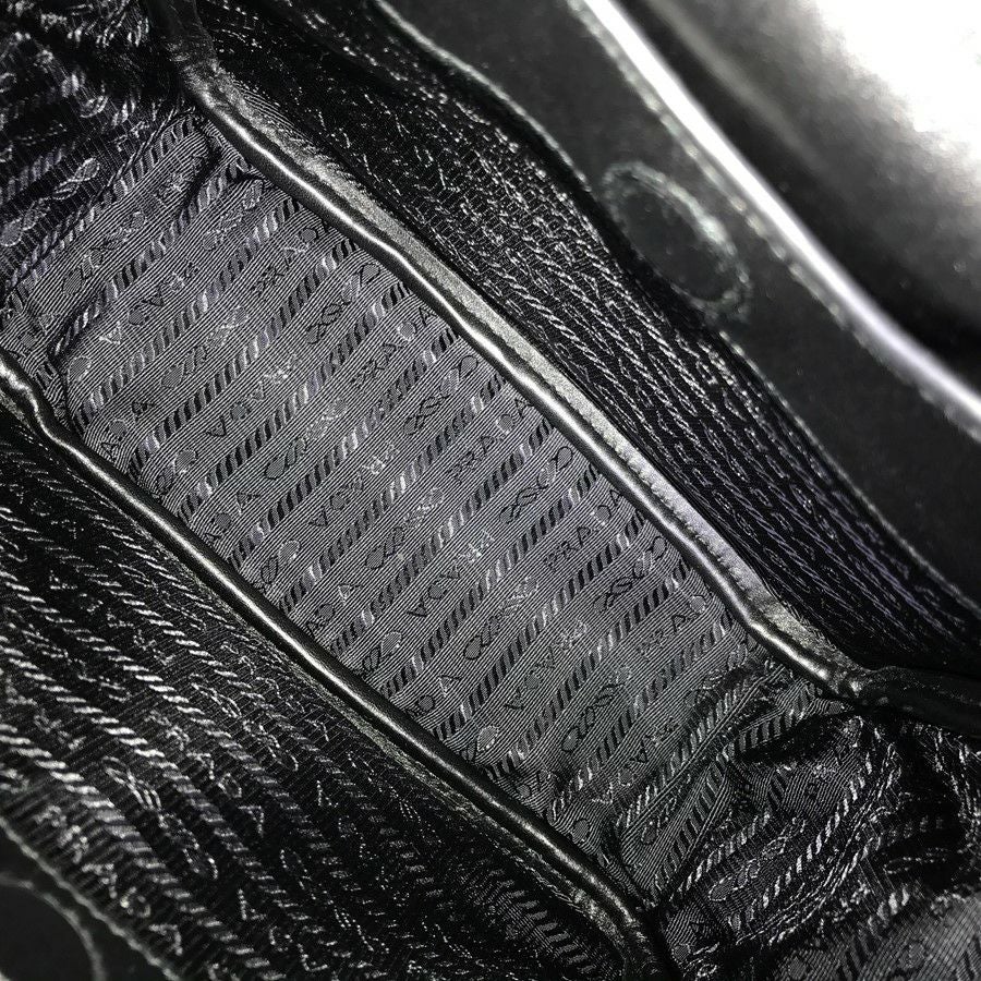 プラダ ハンドバッグ