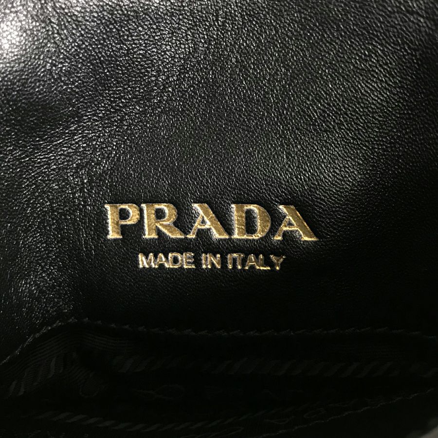 プラダ ハンドバッグ