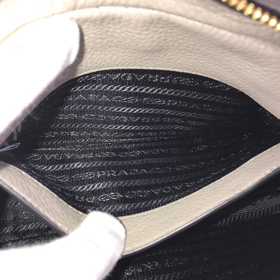 プラダ ショルダーバッグ