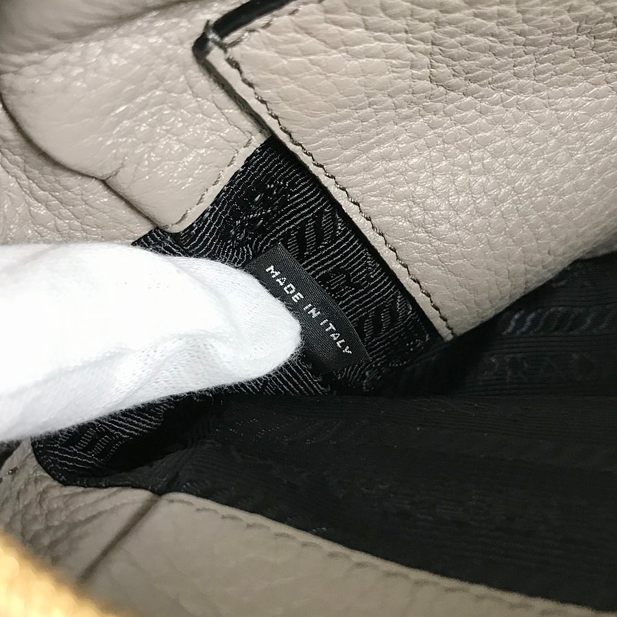 プラダ ショルダーバッグ