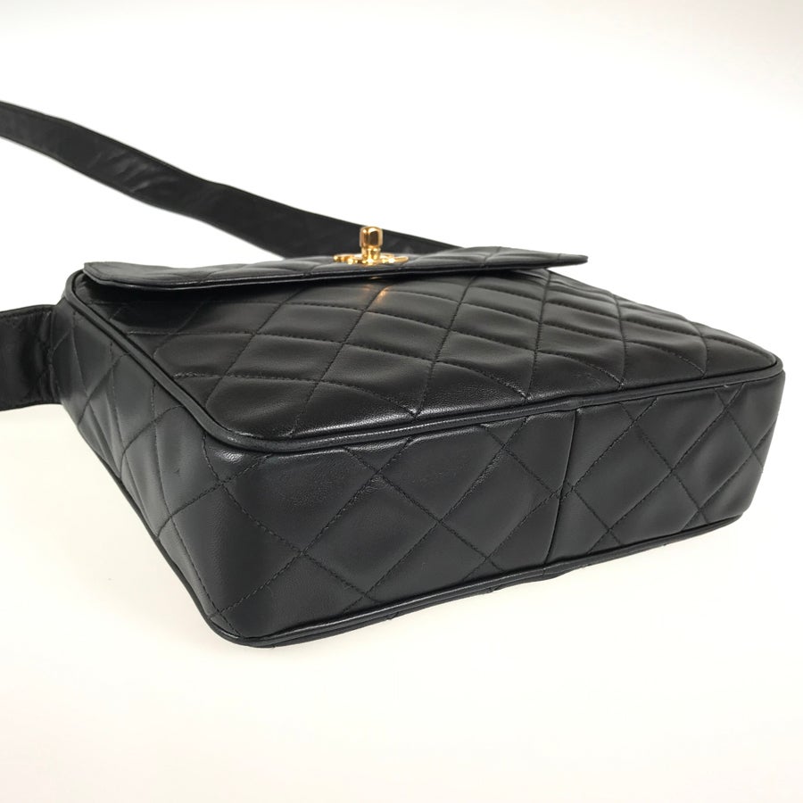 シャネル ショルダーバッグ